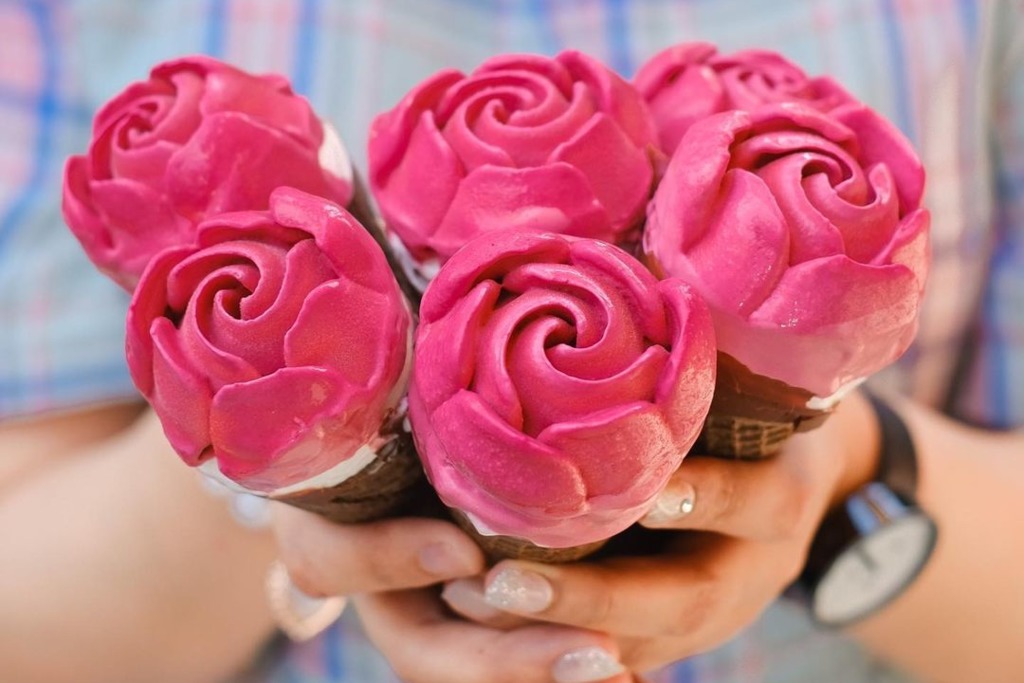 【情人節美食】泰國便利店推出情人節甜品　超精美玫瑰花造型甜筒！
