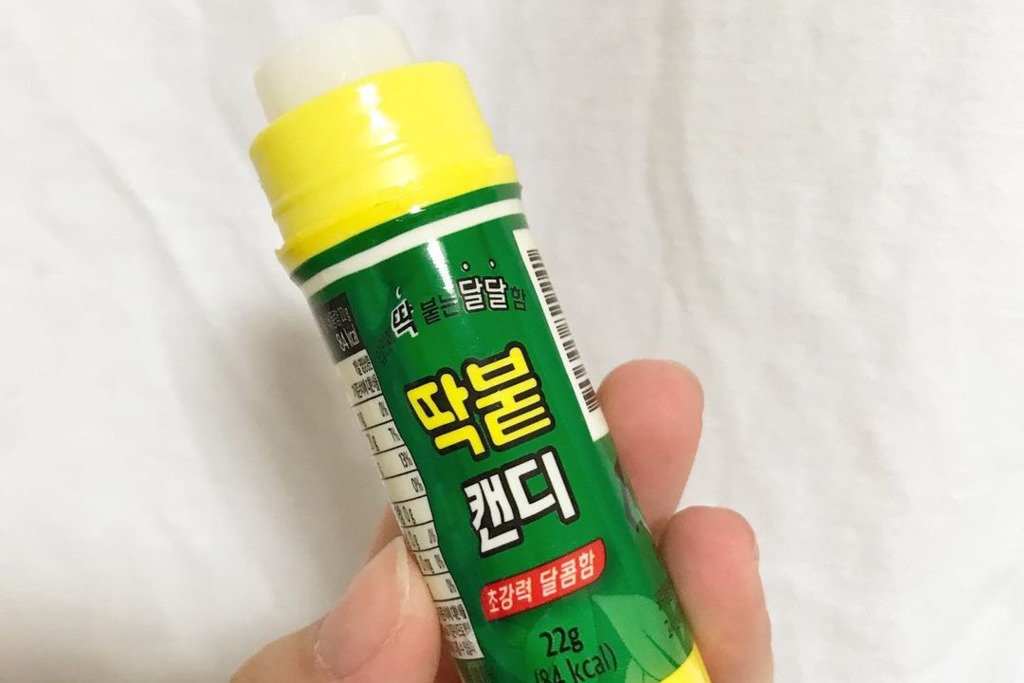 【韓國便利店】韓國便利店推出玩味新品　超黏漿糊筆造型牛奶糖