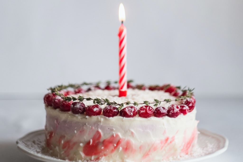 【初七人日】生日蛋糕、吹蠟燭習俗從何來？盤點世界各地生日傳統美食