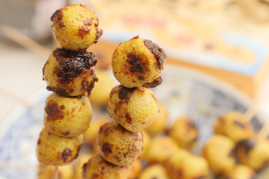 【深水埗美食】神還原街頭小食 大孖醬陳皮魚蛋‧深水埗名店辣串