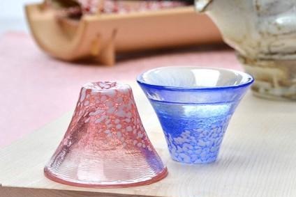 【日本手信】日本直送3款富士山清酒杯禮盒套裝推介　通透玻璃／淺藍粉色陶瓷清酒杯+木製禮盒包裝