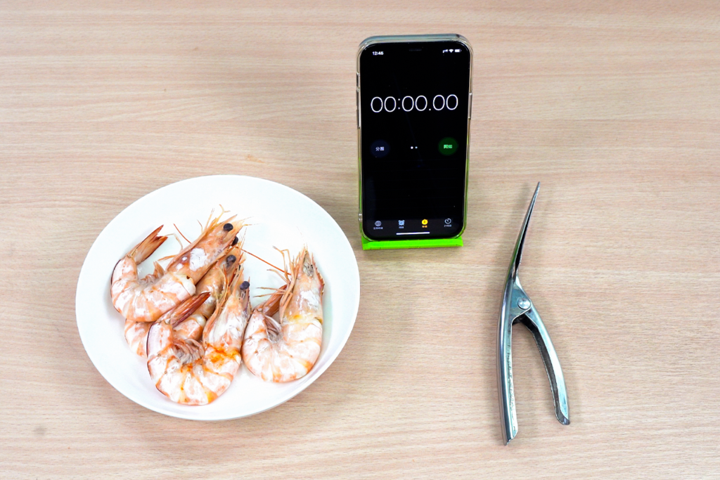 【剝蝦神器】3秒快速剝蝦？計時實測大熱剝蝦神器　剝蝦器／徒手方法比較快？