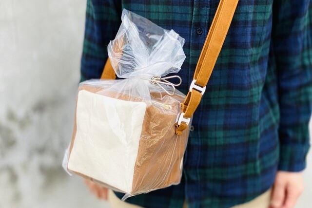 【日本精品】帶著麵包周圍去？日本推出超有創意袋裝方包造型斜孭袋！
