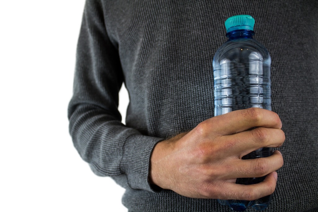 【飲水】輕度脫水可導致腦部縮細影響認知能力！　細數5個輕度脫水對身體壞影響（內附營養師推薦最佳喝水時間表）