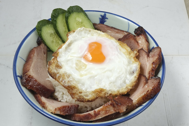 廿四孝媽媽 懷舊油渣麵 日賣過 100 碗