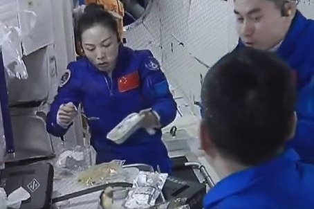 中國神舟十三號6個月太空食品曝光 吃餃子過年／升空前吃包／太空外賣