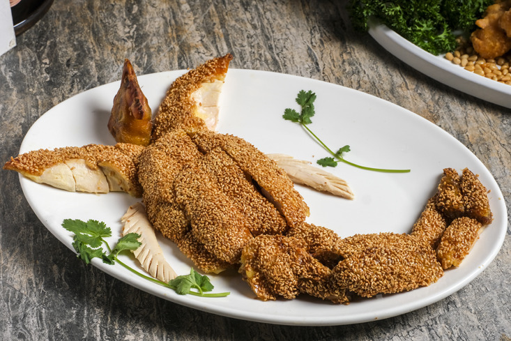 太古廣場 最新科幻感中菜廳  芝麻糖脆皮雞 / 鮑羅滿有煲仔飯