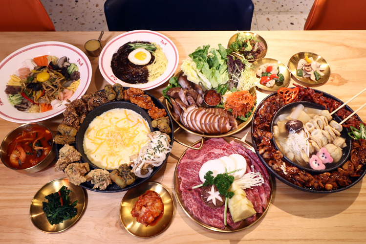 K11 韓國主題 FOOD COURT 百年炸醬店「韓粥」布帳馬車集結