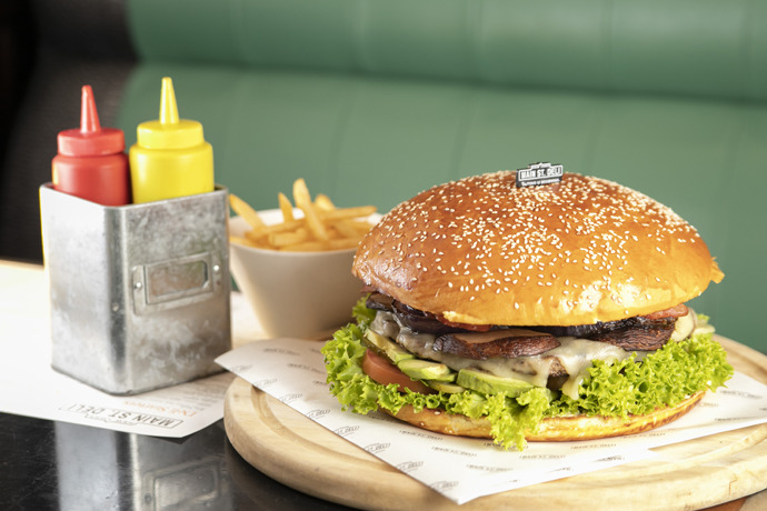 經典美式餐廳重開 SUPER SIZE 怪獸美食 / 挑機 12 吋巨型漢堡