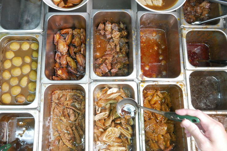 灣仔人氣車仔麵店 1 小時賣 100 碗│慢煮牛筋腩麵