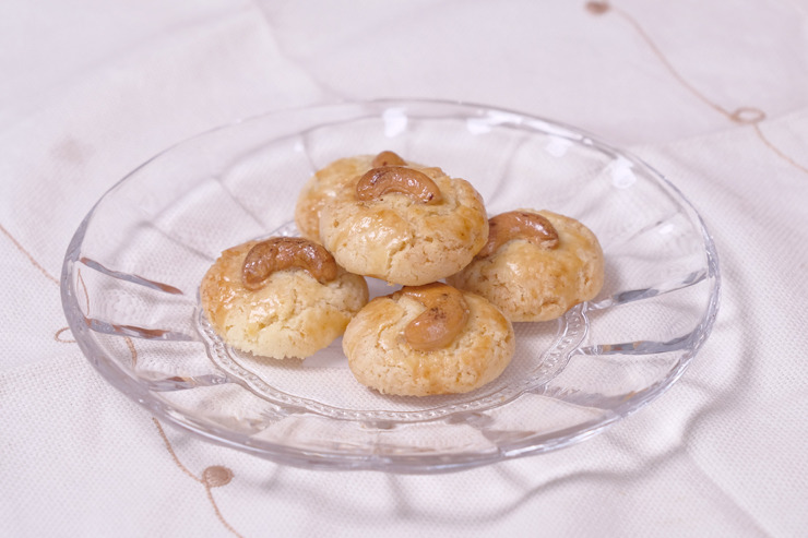 一口 size！鬆脆腰果酥