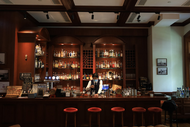 《特務肥姜 2.0》MV 場景 1881 酒店 / 復古 Whiskey Bar