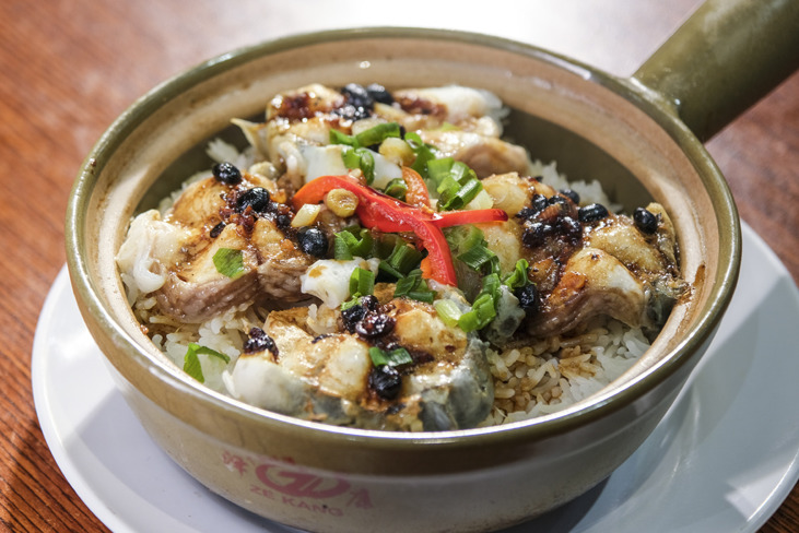 西環人龍煲仔飯店  日本火山石高溫烤製 / 完美剷出最強飯焦 