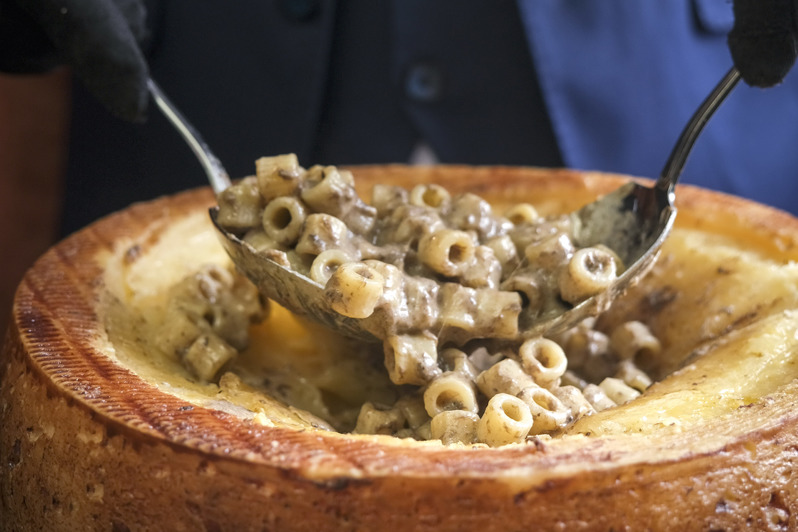 意大利歌劇院 398 元 Brunch 5 道經典意菜 / 芝士輪撈黑松露意粉