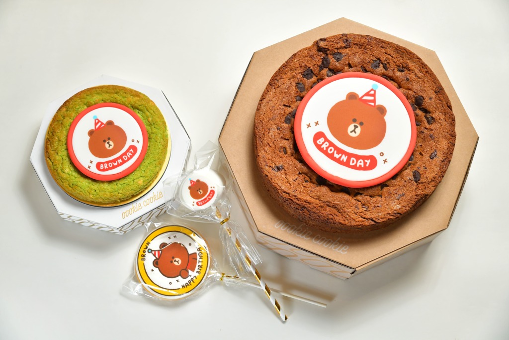 烘培品牌聯承LINE FRIENDS推出可愛造型甜品 BROWN生日限定紀念TEE／班蘭曲奇蛋糕／棉花糖棒／月餅禮盒