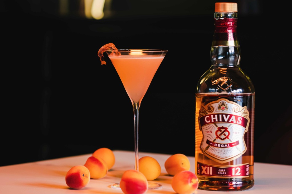 芝華士Chivas聯乘本地12間酒吧推出多款獨家HIGHBALL雞尾酒   送LISA限量版明信片／贏取韓國首爾4日3夜來回機票連酒店