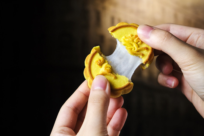 半島酒店嘉麟樓 首推麻糬月餅 / 手製麻蓉餡 + 日本牛奶麻糬