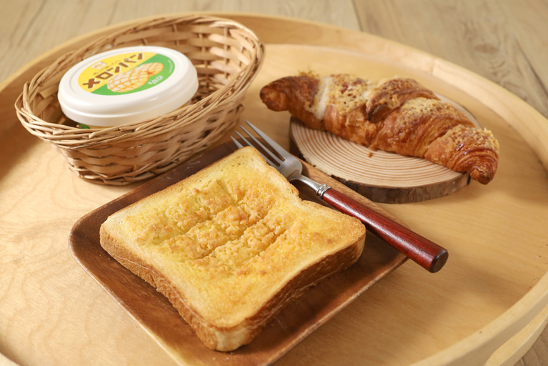 日產菠蘿包多士醬 自製菠蘿皮吐司 / 雙重酥脆牛角包