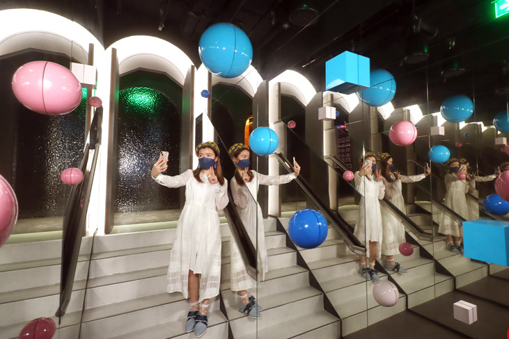 【中環熱點】型格科幻太空酒吧 28 啤酒龍頭列陣 + 最強炸雞