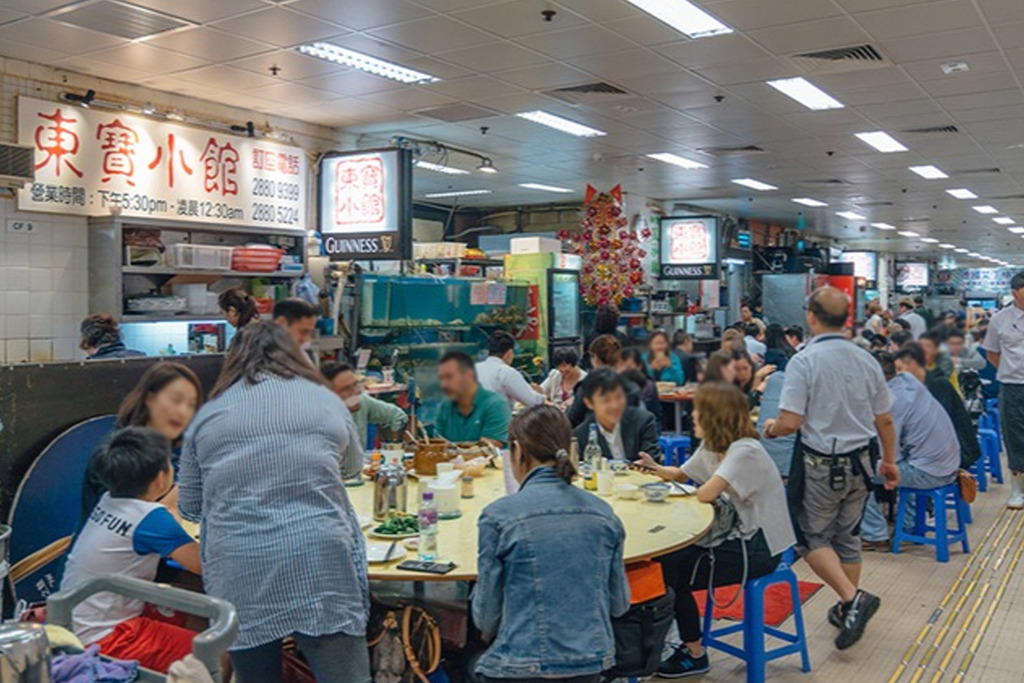 東張西望｜北角東寶小館結業 最後一夜食客逼爆場送別