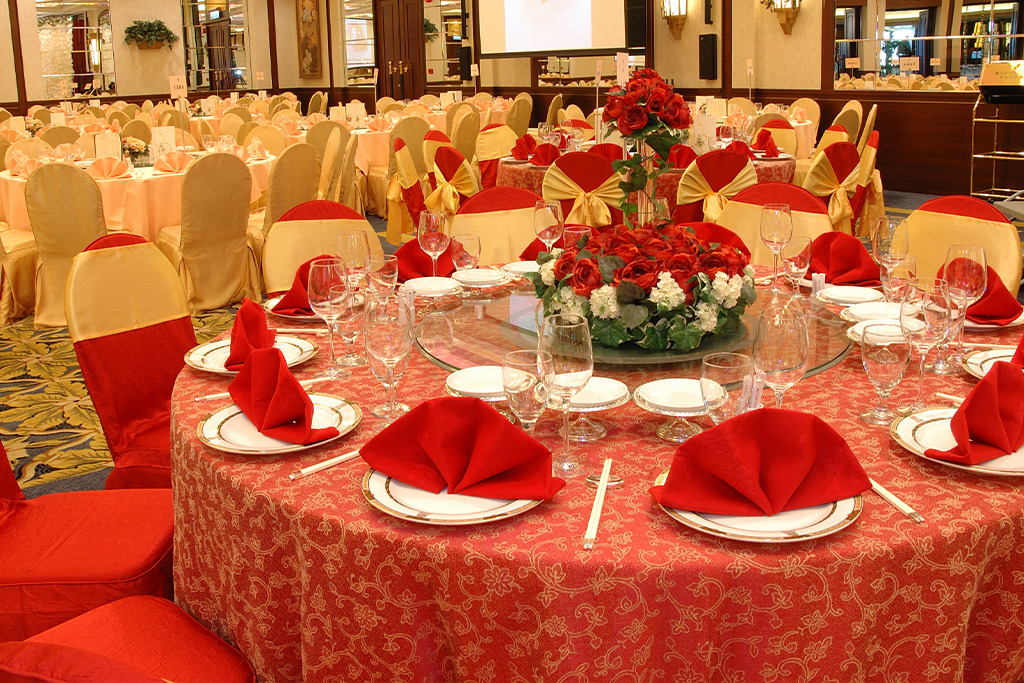 家人代出席婚宴狂打包菜式 賓客貪心行為惹同枱眾怒