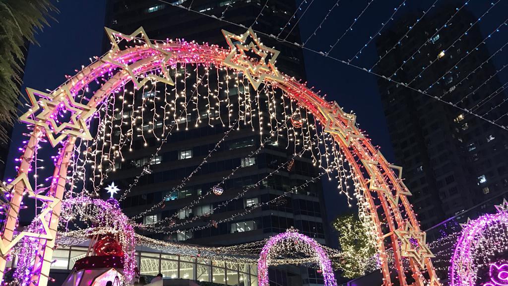 【聖誕節2018】葵芳新都會廣場變身4萬呎玫瑰花園！24呎水晶聖誕樹/星光隧道