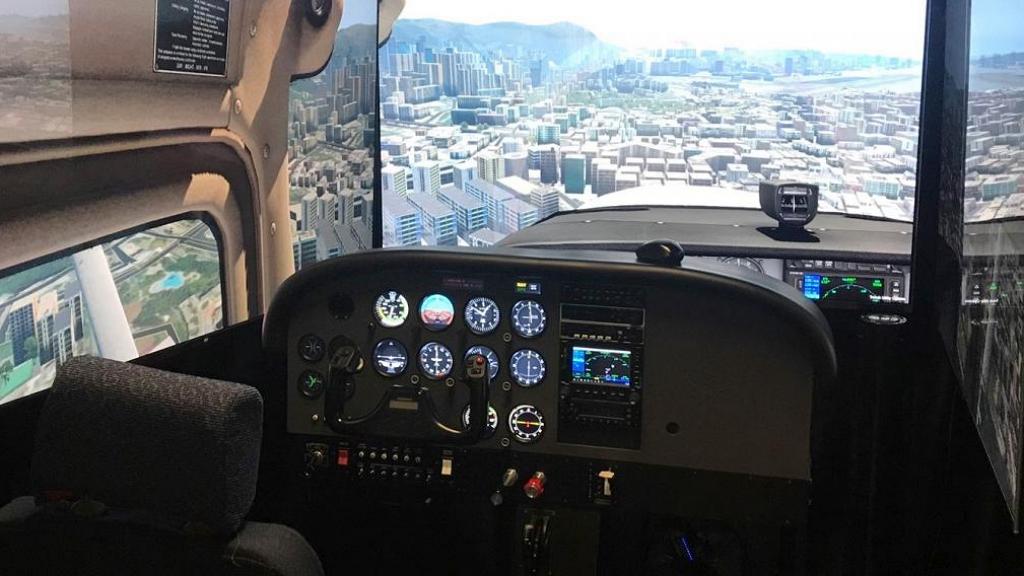 【附獨家優惠碼】香港模擬飛行駕駛體驗限時優惠75折！$165變身機師 駕駛艙控制飛機起飛/降落