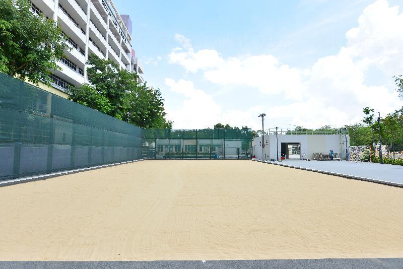 天業路人造沙灘球場