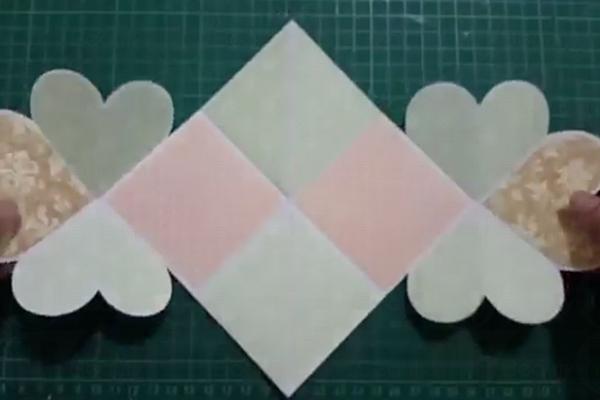 材料易預備！3張正方形紙自製心形展開卡