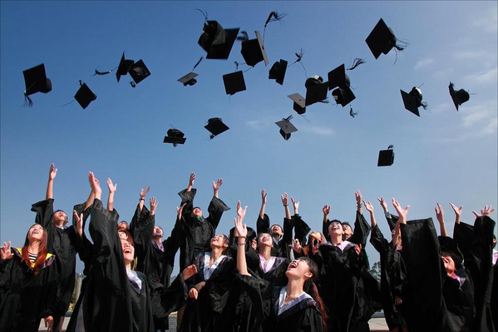 應屆大專畢業生首份月薪、就業狀況報告！大學生人工升幅只得$293