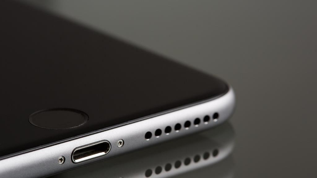 【iPhone傳聞】傳新iPhone移除Lightning插口 2021年Apple手機將全面無線