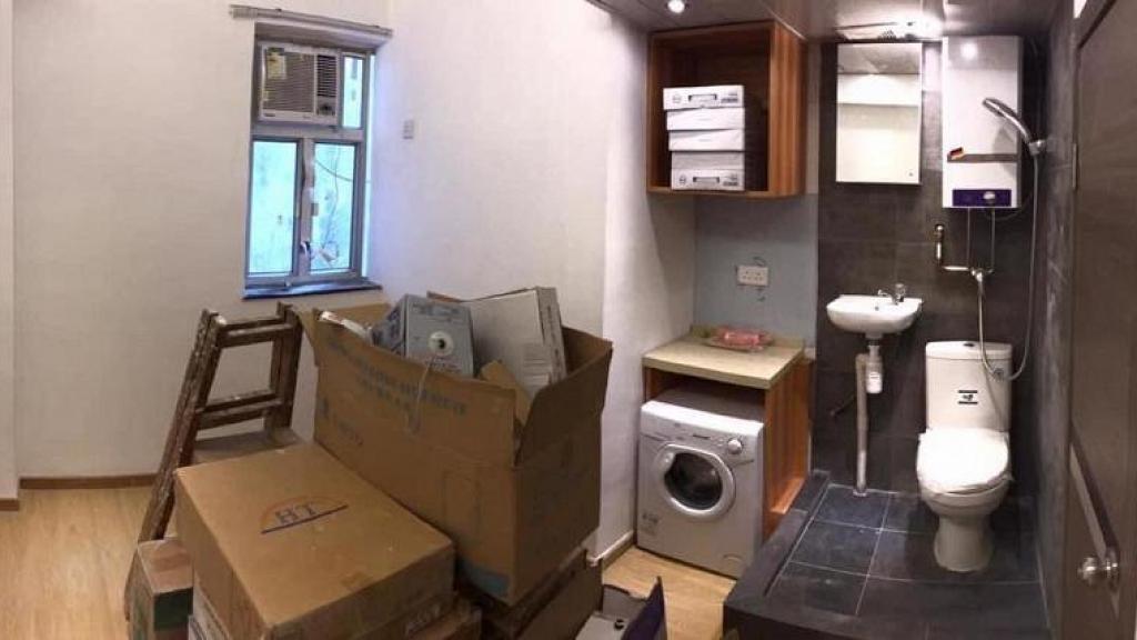 尖沙咀劏房月租$6500 開放式廁所隔離就係煮食檯 要爬梯先開到雪櫃