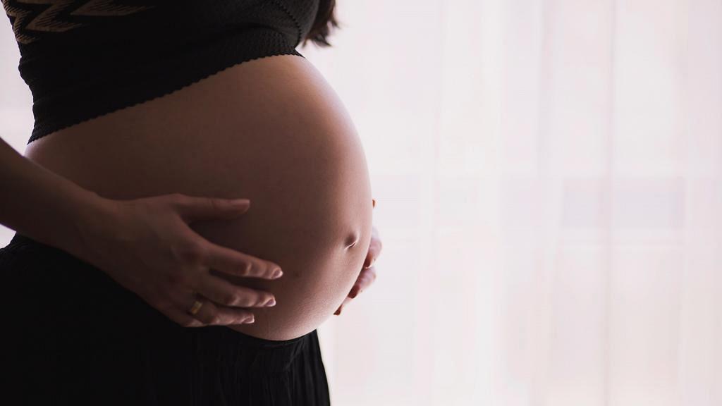 30歲女突然腹脹似有7個月身孕 檢查驚揭子宮有超過180個腫瘤 3大情況女性要注意