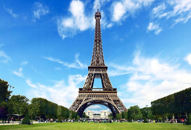 網上分享巴黎鐵塔照片
