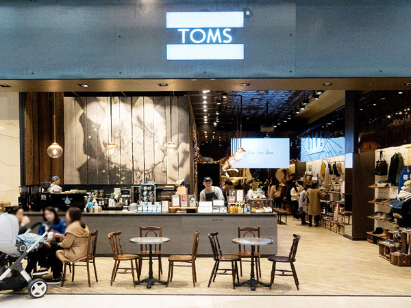TOMS 亞洲首間 café