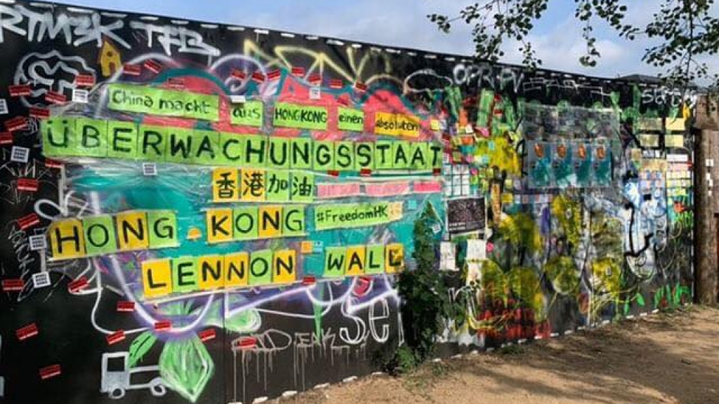 德國柏林圍牆遺址見香港塗鴉