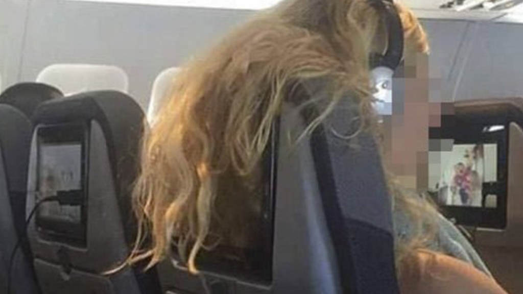 搭飛機遇前座乘客撥長髮遮螢幕