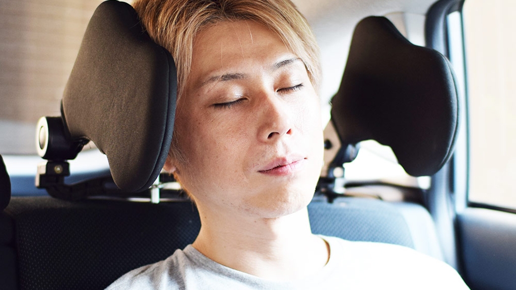 日本推出車上睡眠專用護枕