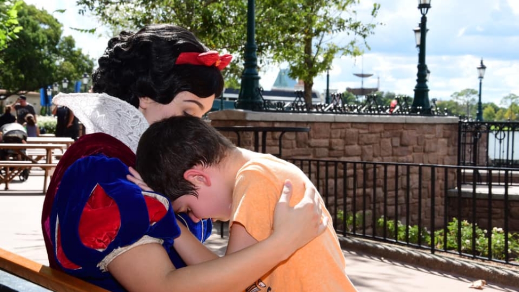 美國自閉男童遊迪士尼崩潰哭鬧