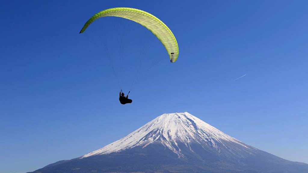 1000米高空玩滑翔傘望富士山！