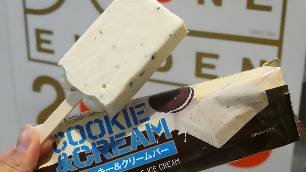 日本Family Mart新出Cookies&Cream雪條