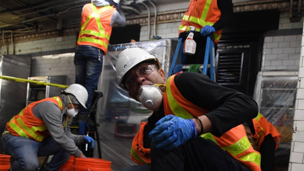 紐約地鐵禁止員工戴口罩上班