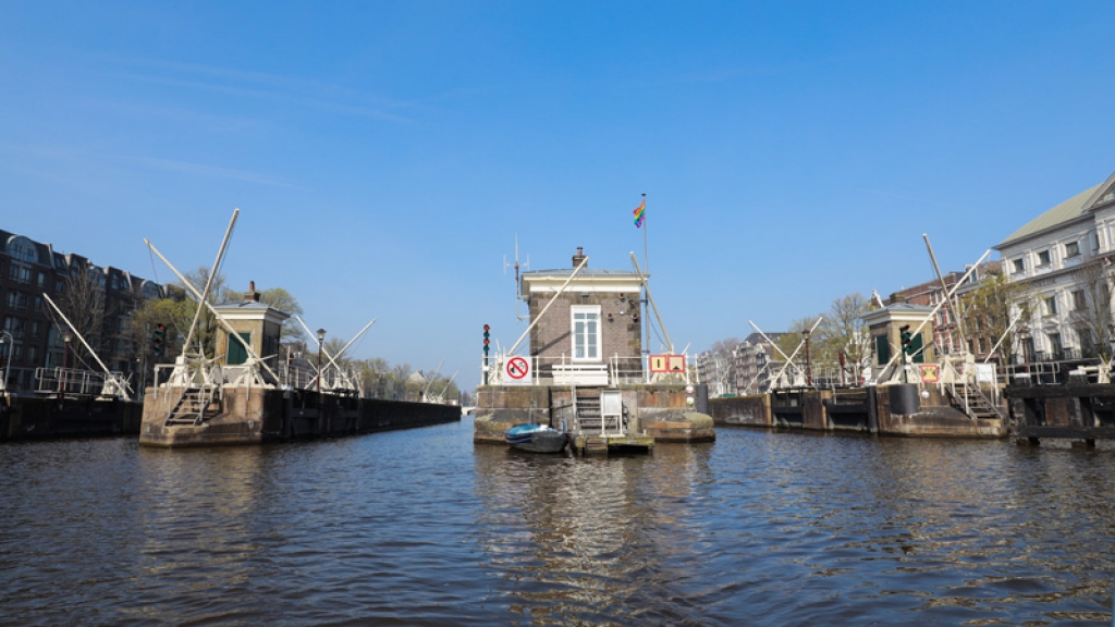 荷蘭百年運河橋屋