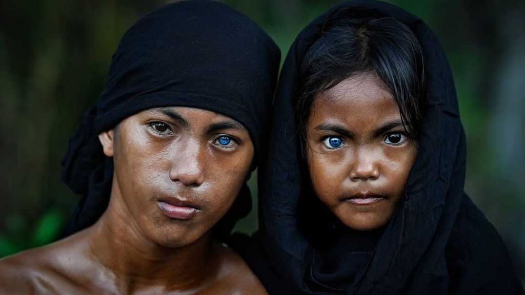 印尼部落人擁極美藍眼睛