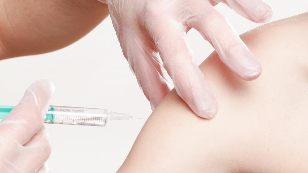 日本政府或推「疫苗假」 鼓勵民眾安心接種