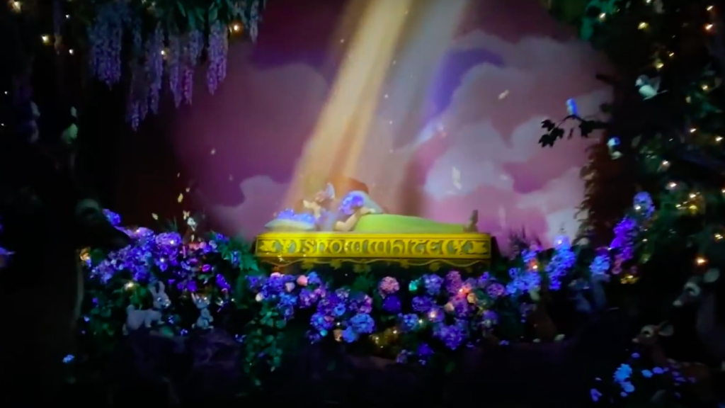 美國迪士尼樂園設施還原王子親吻公主一幕