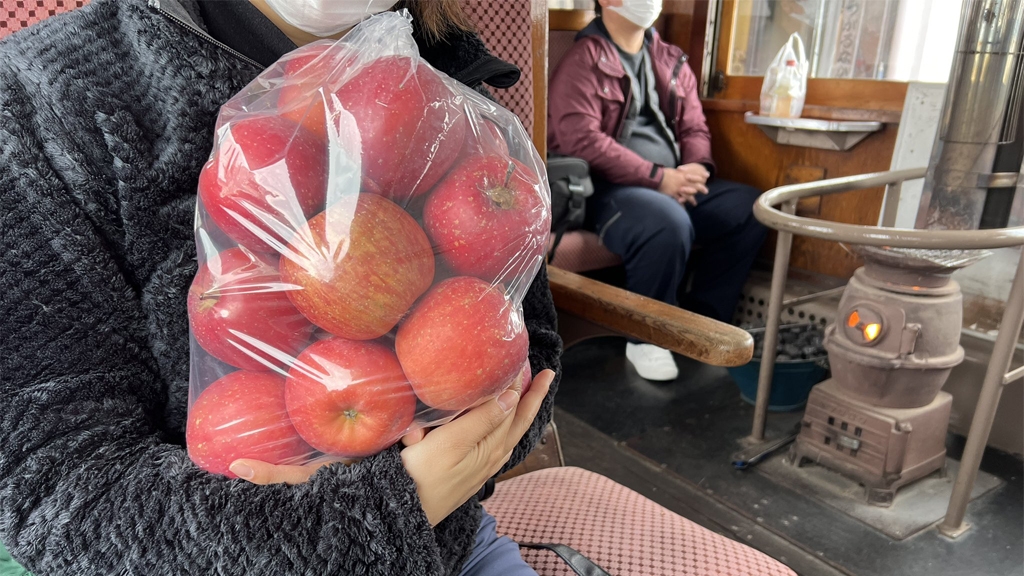 青森旅行被當地人問要不要「一點」蘋果