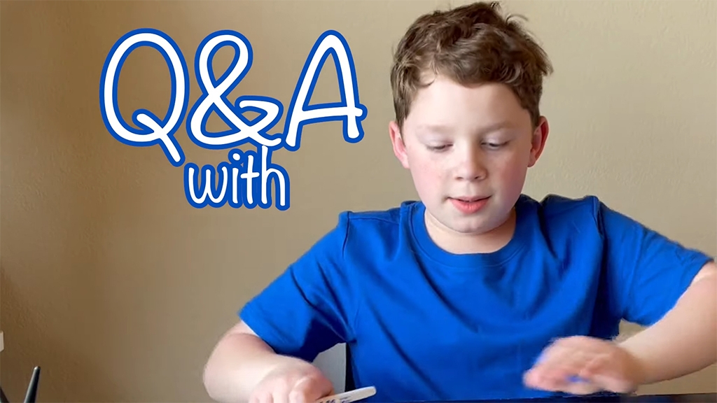 11歲「假笑男孩」Gavin拍片玩Q&A