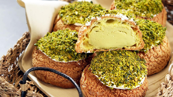 佐敦嘉多娜餅屋限定新出開心果泡芙　外脆內香滑！爆餡開心果忌廉／曲奇脆皮