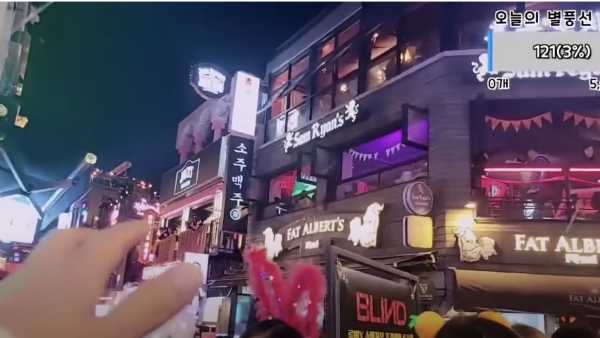 南韓Youtuber拍下梨泰院逼爆過程 臉上表情由開心變驚恐 最後靠1招活命